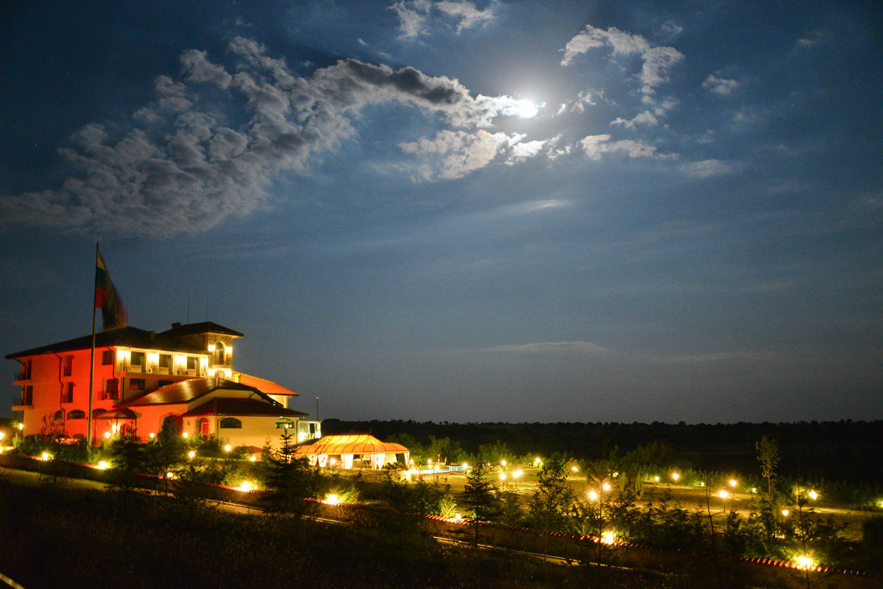 Chateau-Hotel Trendafiloff -B&B Chirpan Dış mekan fotoğraf