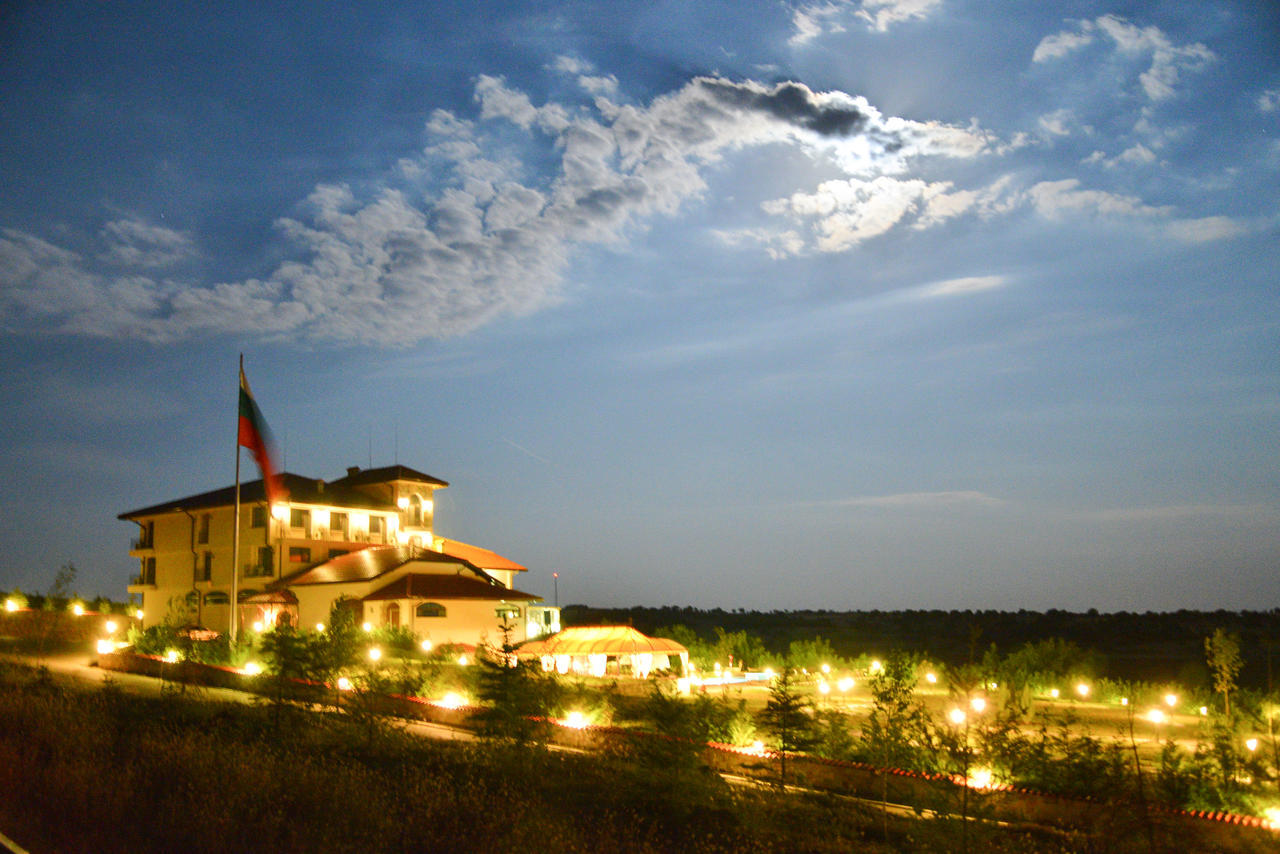 Chateau-Hotel Trendafiloff -B&B Chirpan Dış mekan fotoğraf